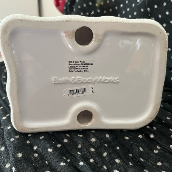 The cutest soap holder ever from Bath & body Work. Christmas limited edition. - Picture 5 of 6